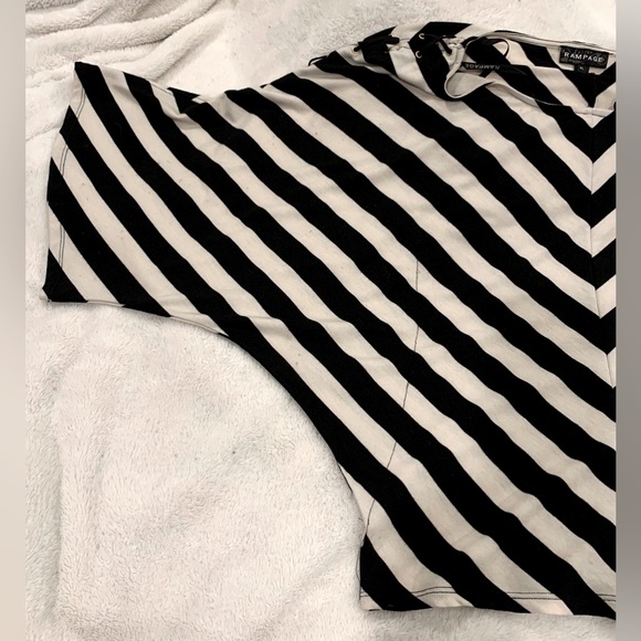 RAMPAGE Black and Ivory Chevron-Striped Batwing Top - Picture 8 of 11